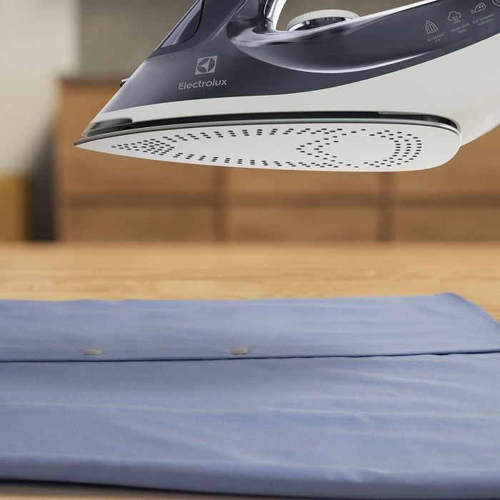 Electrolux E6SI3 - 61NW Steam Iron 2400W Ceramic Sole Plate 5 Steam Setting 4 Heat Function | TBM Online