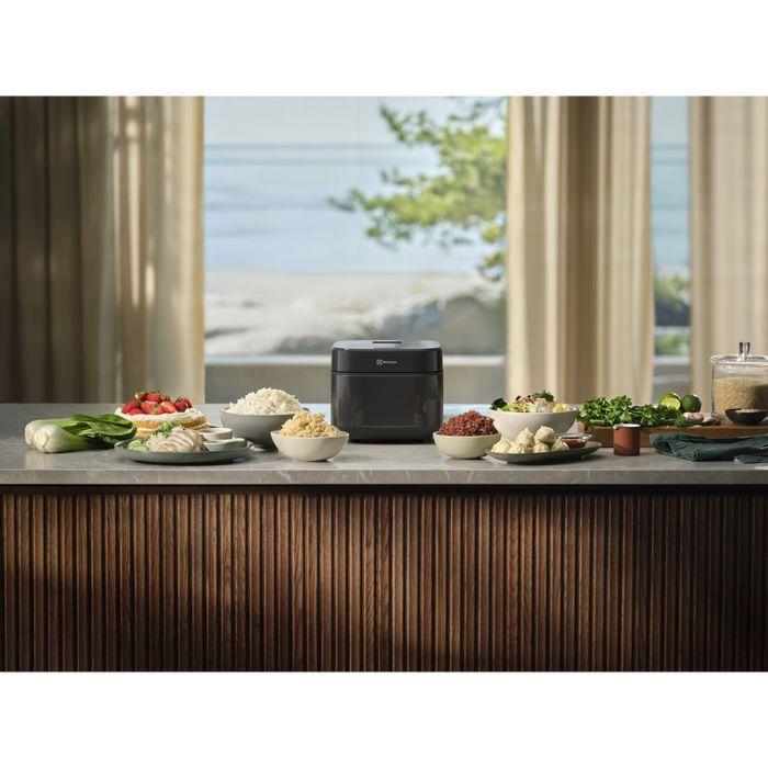 Electrolux E5RC1-600P 1.4L Rice Cooker Non Stick Inner Pot And Auto Keep Warm