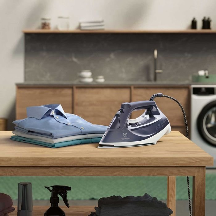 Electrolux E6SI3 - 61NW Steam Iron 2400W Ceramic Sole Plate 5 Steam Setting 4 Heat Function | TBM Online