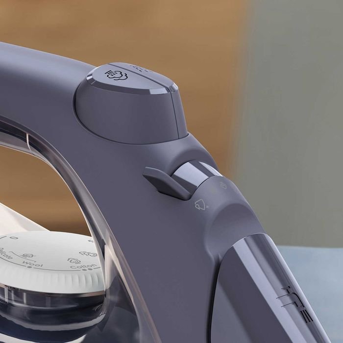 Electrolux E6SI3 - 61NW Steam Iron 2400W Ceramic Sole Plate 5 Steam Setting 4 Heat Function | TBM Online