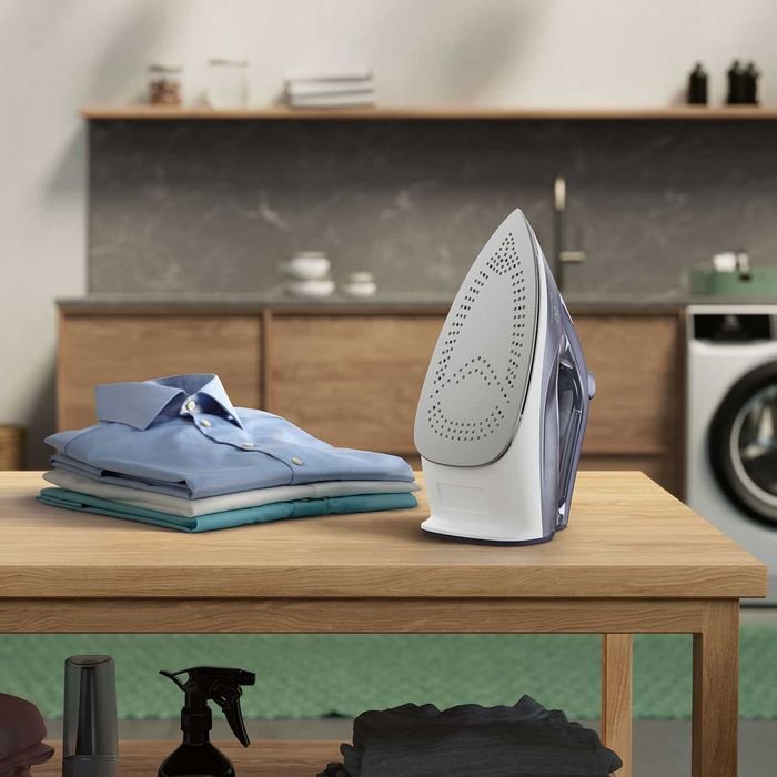 Electrolux E6SI3 - 61NW Steam Iron 2400W Ceramic Sole Plate 5 Steam Setting 4 Heat Function | TBM Online